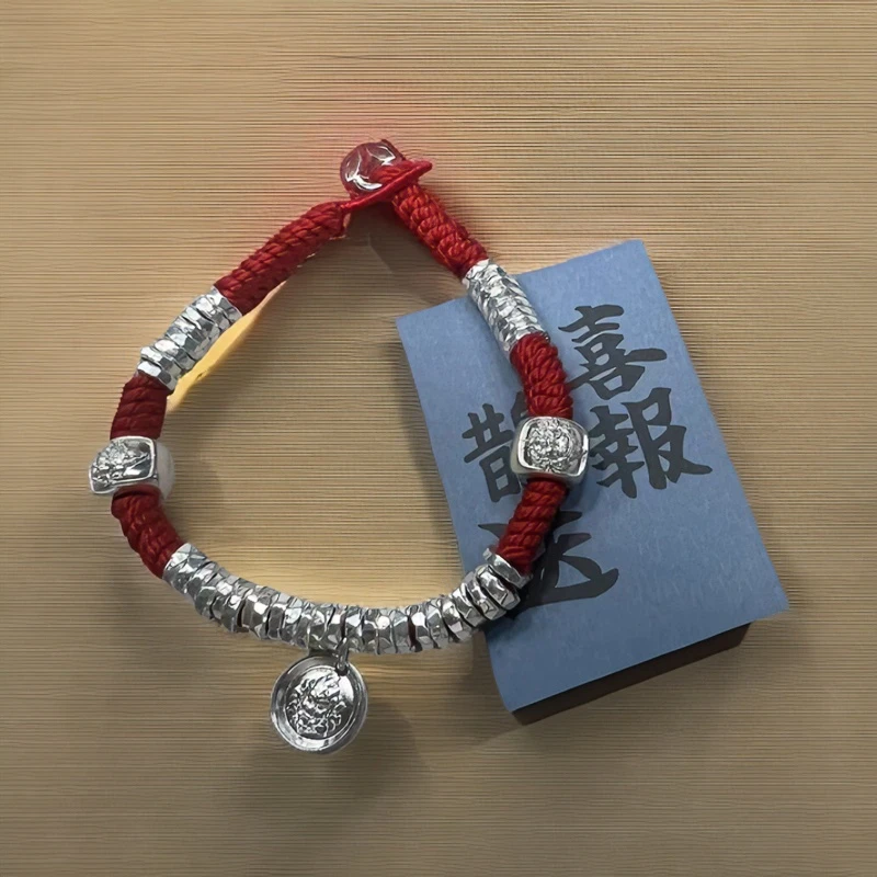 足银手链 足银999纯手工编制而成一款性价比超高的网红款盘缠手链