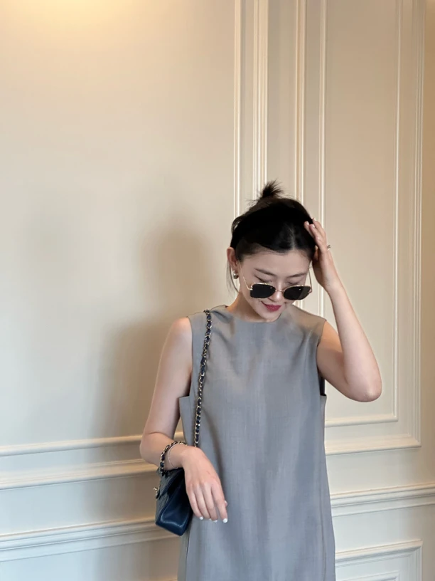 MALTING麦芽 2023春夏新款纯色无袖短款直筒宽松连衣裙女