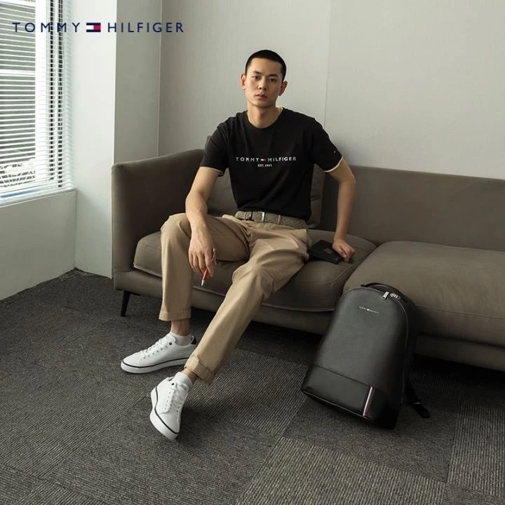 【新年礼物】Tommy24男装简约金属字母商务通勤大容量双肩包12446