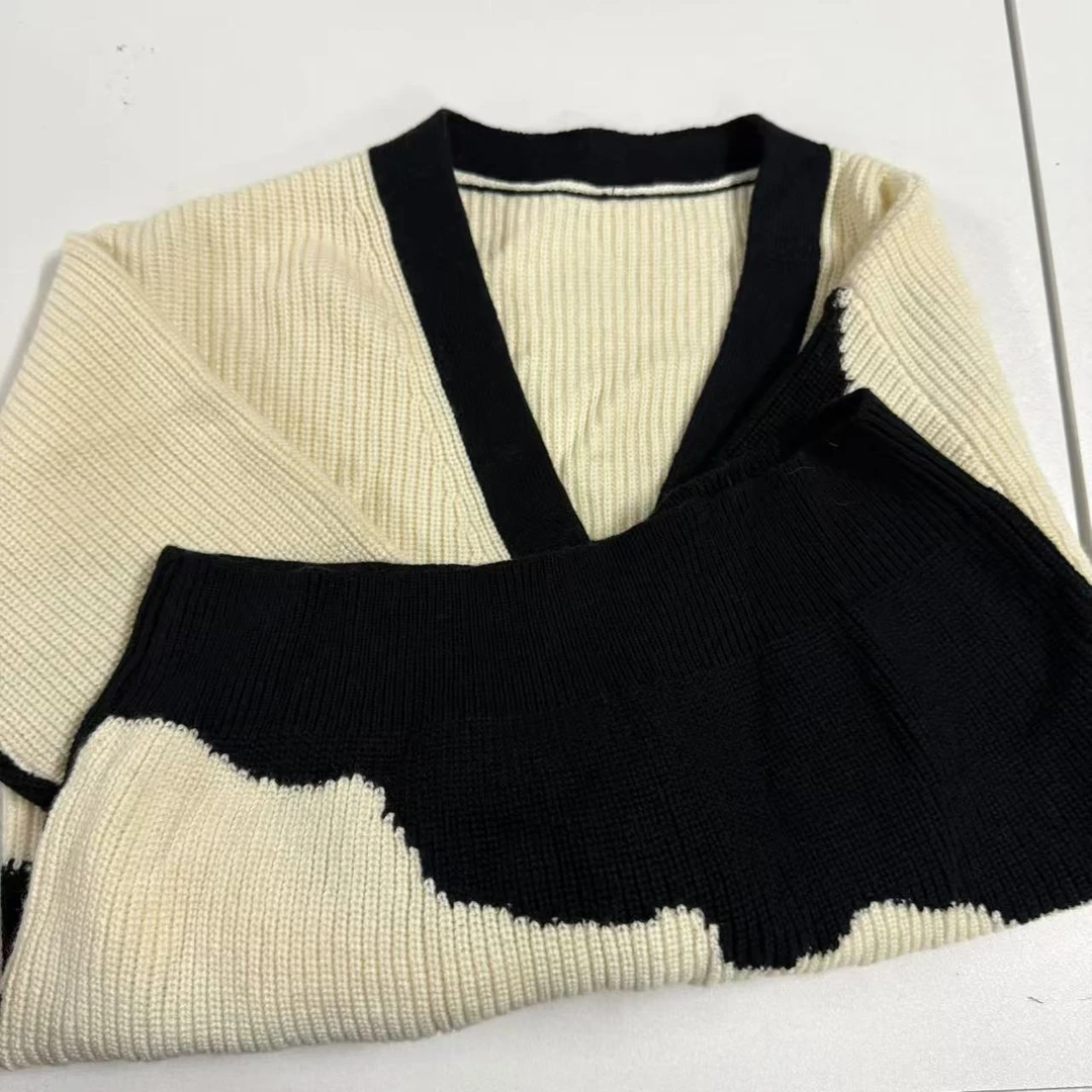 儿童小笑脸开衫毛衣秋冬季