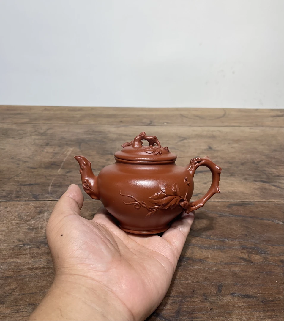 《松鼠葡萄报春壶》原矿朱泥 全手工制作