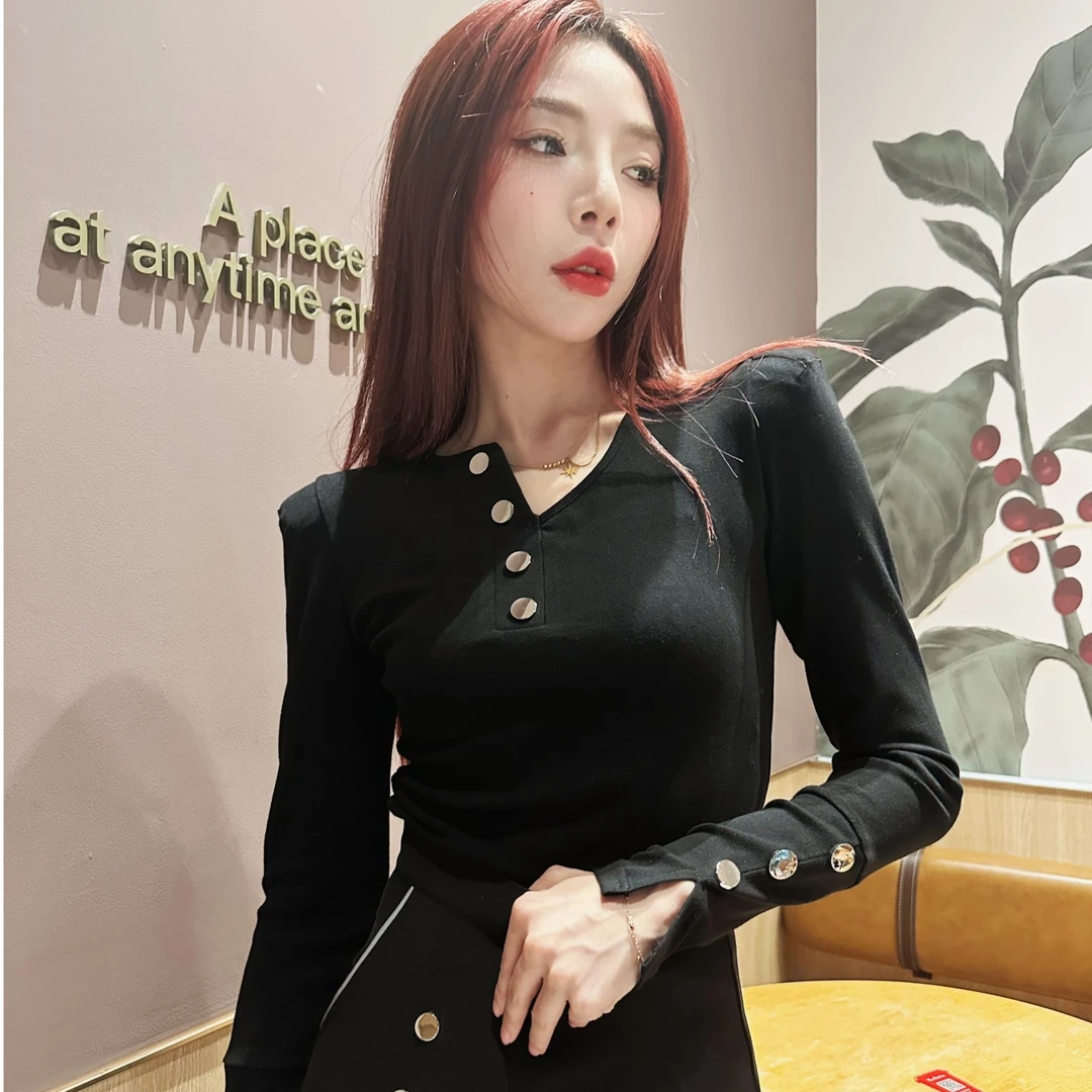 纽扣T恤不规则领口百搭弹力棉女秋冬修身显瘦V领显瘦束腰长袖上衣
