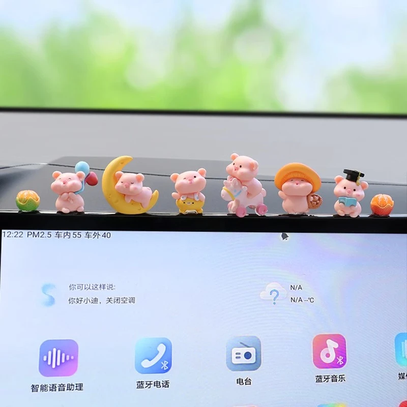 2024网红新款车载摆件可爱迷你小猪公仔汽车创意卡通装饰内饰用品