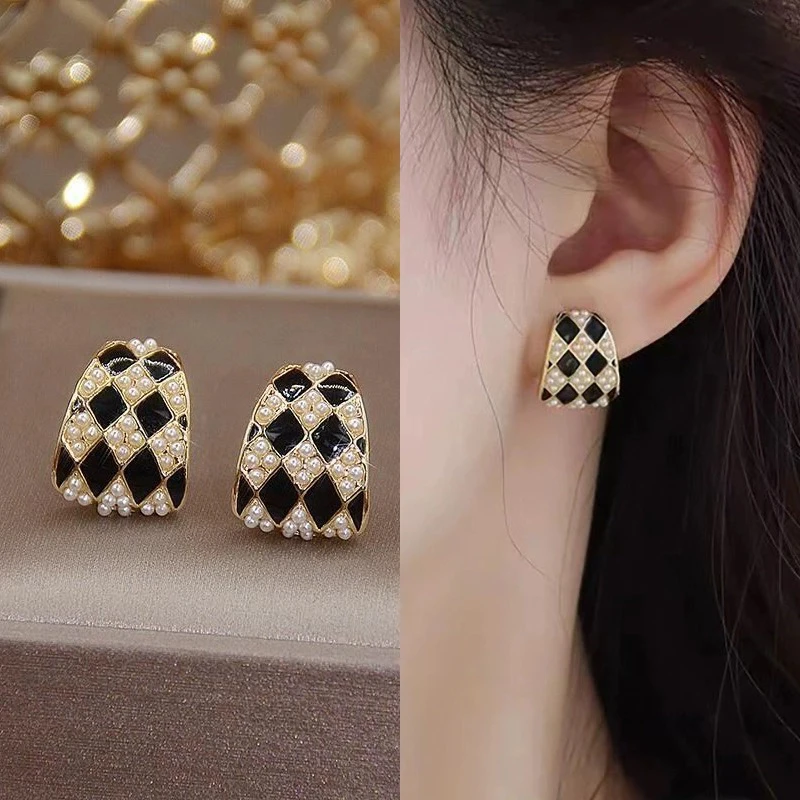 合金耳饰 明星同款小香风黑白棋盘格菱形耳钉轻奢高级感银针耳环