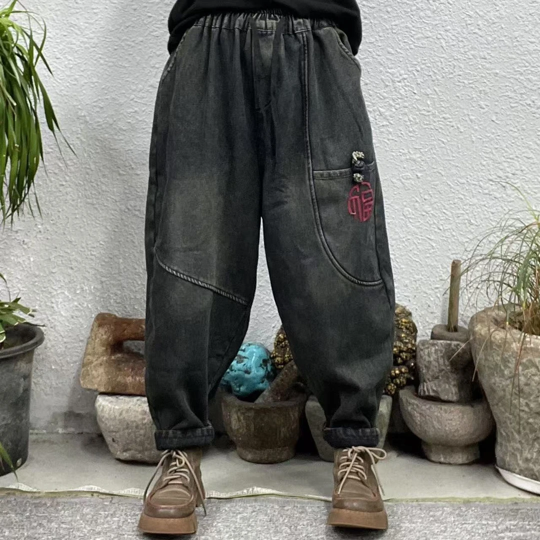 8689加绒左腿绣红福口袋盘扣哈伦炒色牛仔裤（长92臀围128脚口38