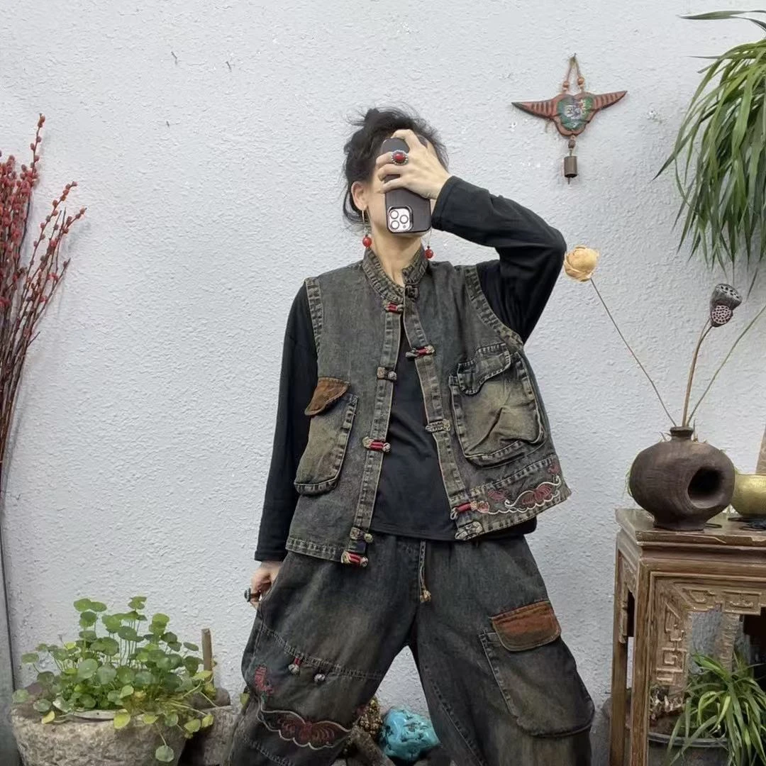 728-1春右下摆绣蝴蝶错位绕红线盘扣马甲（长60胸围122