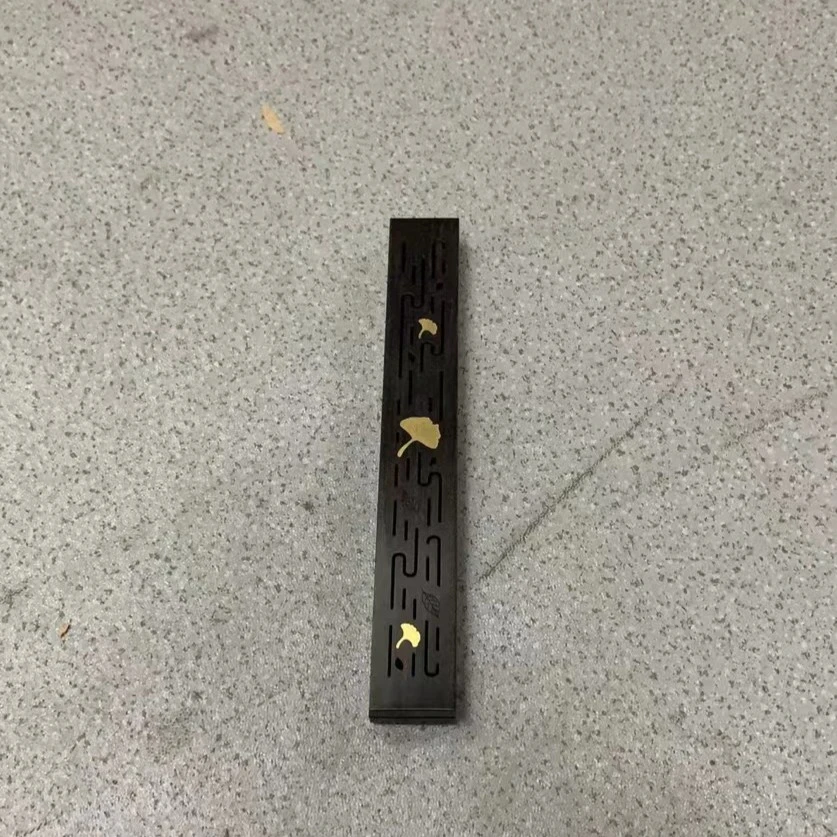 003 紫光檀嵌铜银杏叶线香盒