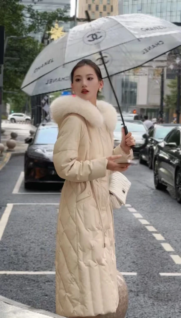 LG 2024新款时尚潮流女款冬季大毛领收腰连帽女士保暖真皮鹅绒服