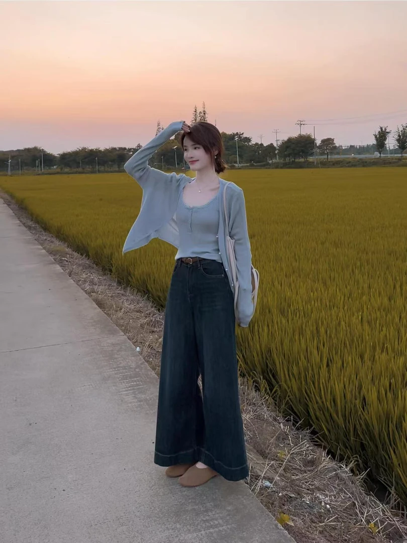 【月梢】秋冬气质蓝色外穿针织开衫吊带搭配灰蓝色高腰牛仔裤套装