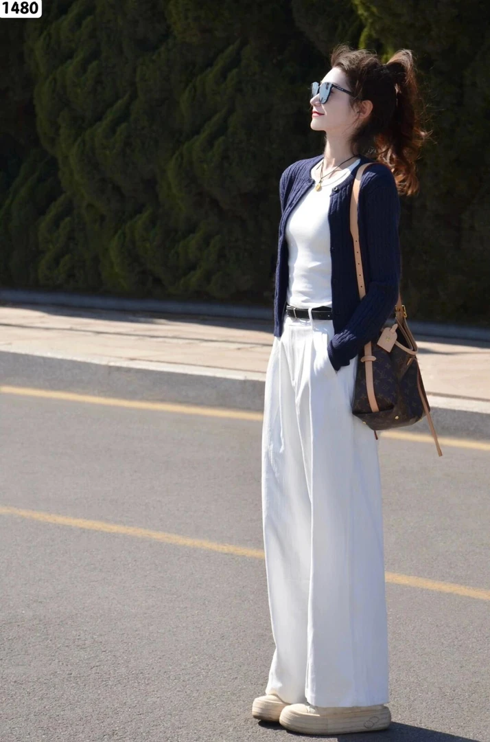 【浪漫街头】藏青色麻花针织开衫女chic设计感修身显瘦搭配白色长裤