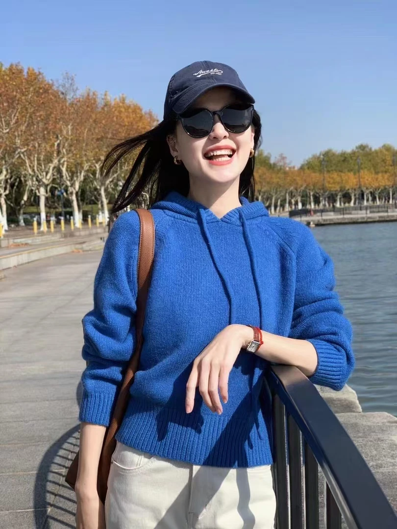 【远方的诗】秋冬韩系时尚克莱因蓝色毛衣套头显白搭配白色牛仔裤