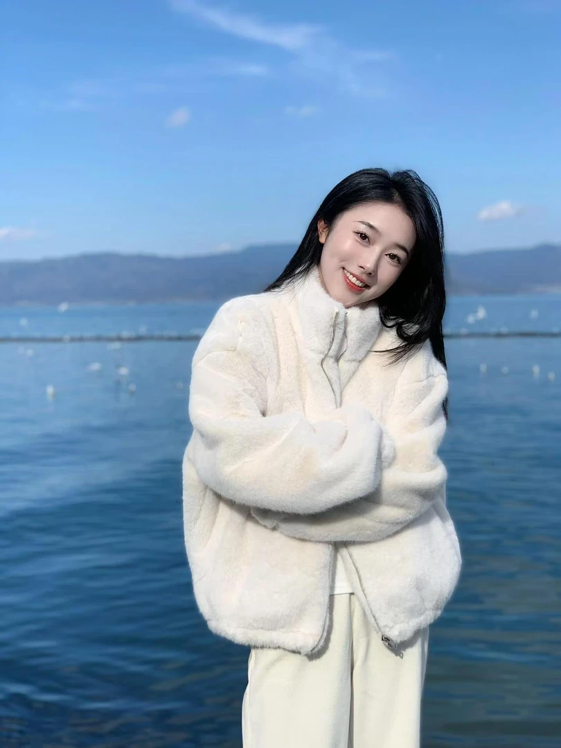 【西风吹雪】秋冬高级感毛毛短款外套搭配白色糯米裤时尚气质两件套