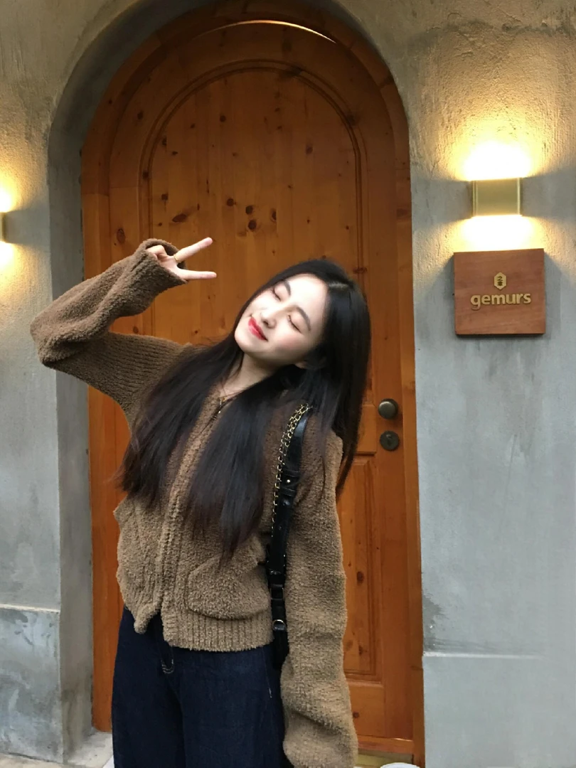 【故事的诗】秋冬气质韩系毛茸茸短款拉链上衣搭配蓝色休闲牛仔裤