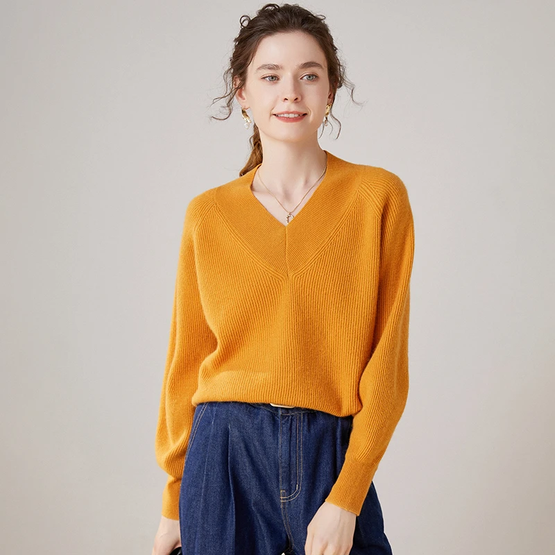 时尚百搭小羔羊元宝针大V领羊绒衫上衣针织女士宽松纯色秋冬气质