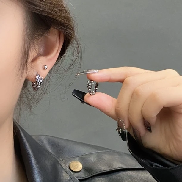 2024新年新品龙形耳扣个性时尚百搭环饰E0576