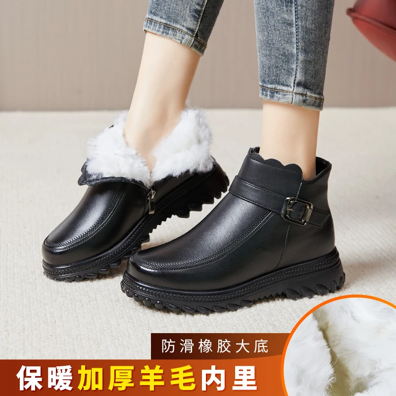 冬季羊羔毛加绒保暖妈妈鞋软皮短靴中老年加厚棉鞋女防滑雪地靴子