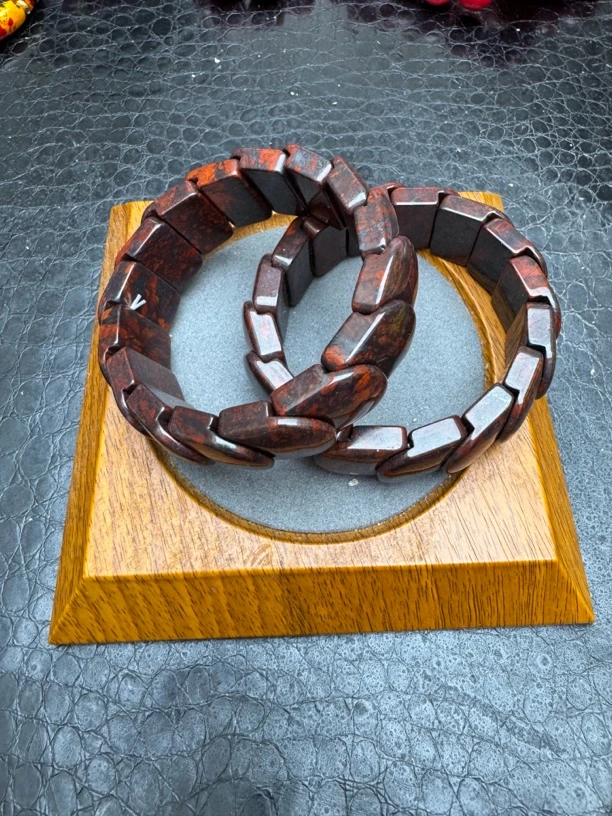 正品珠宝时尚百搭红伊丁龙鳞手牌（多样性拍一发一）