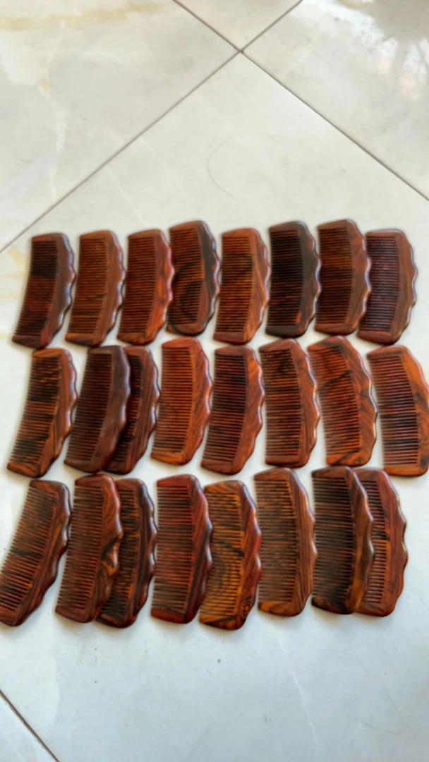 精品墨西哥微凹黄檩防静电木梳（一个的价格）木质木梳子按摩