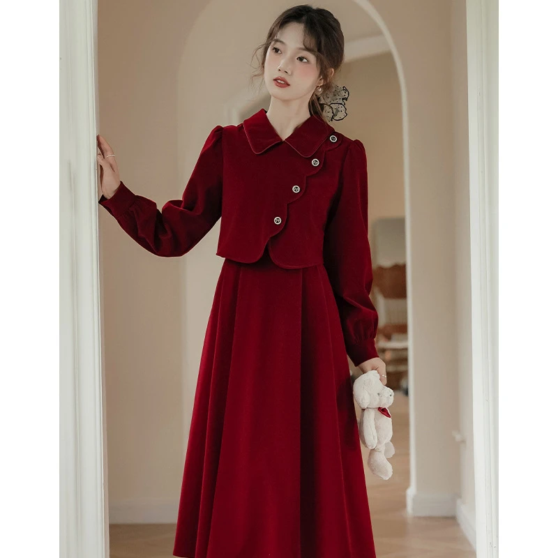 红色连衣裙2023秋冬复古长袖小方领订婚礼服气质假两件丝绒敬酒服