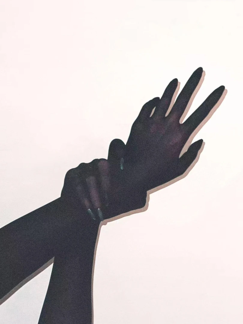 新款「滑」超滑高密油亮黑丝袜五指分指手套性感蕾丝女cos薄款袖套