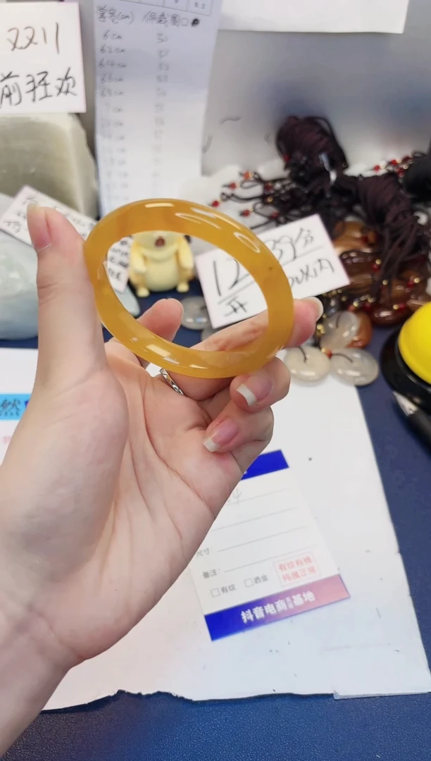 【闪购商品】石英质玉手镯未镶嵌384