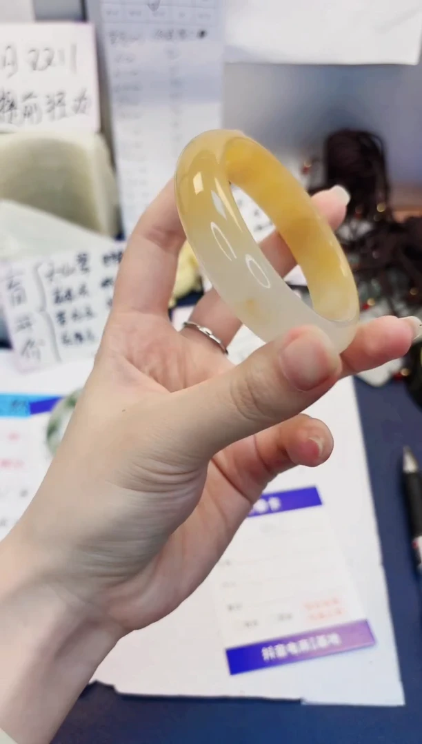 【闪购商品】石英质玉手镯未镶嵌402