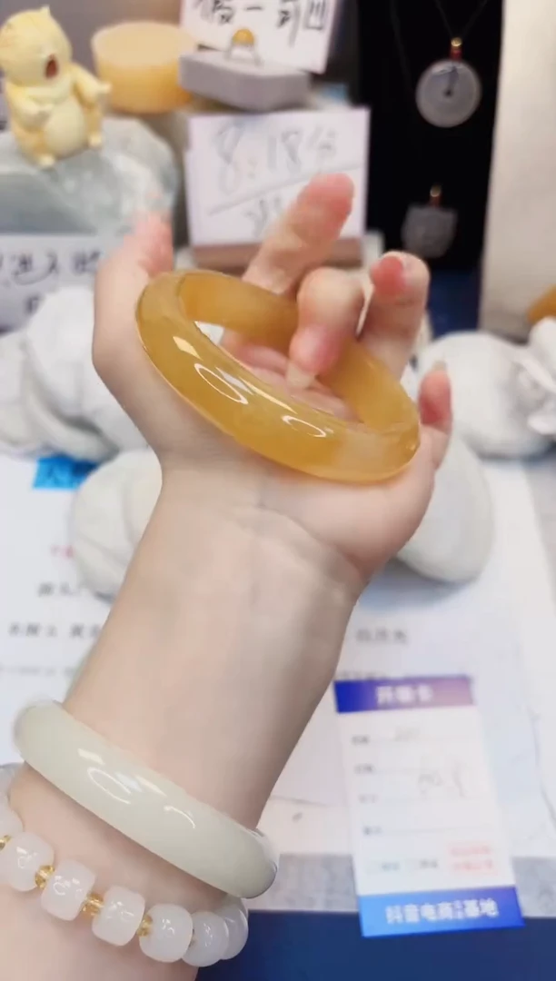 【闪购商品】石英质玉手镯未镶嵌240