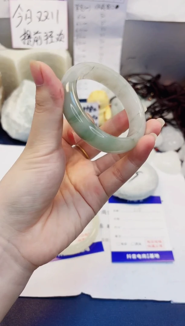 【闪购商品】石英质玉手镯未镶嵌215