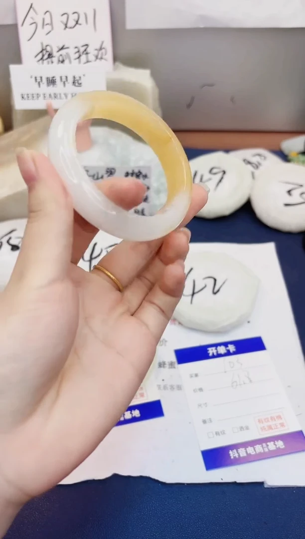 【闪购商品】石英质玉手镯未镶嵌103