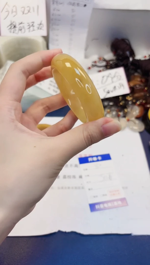 【闪购商品】石英质玉手镯未镶嵌350