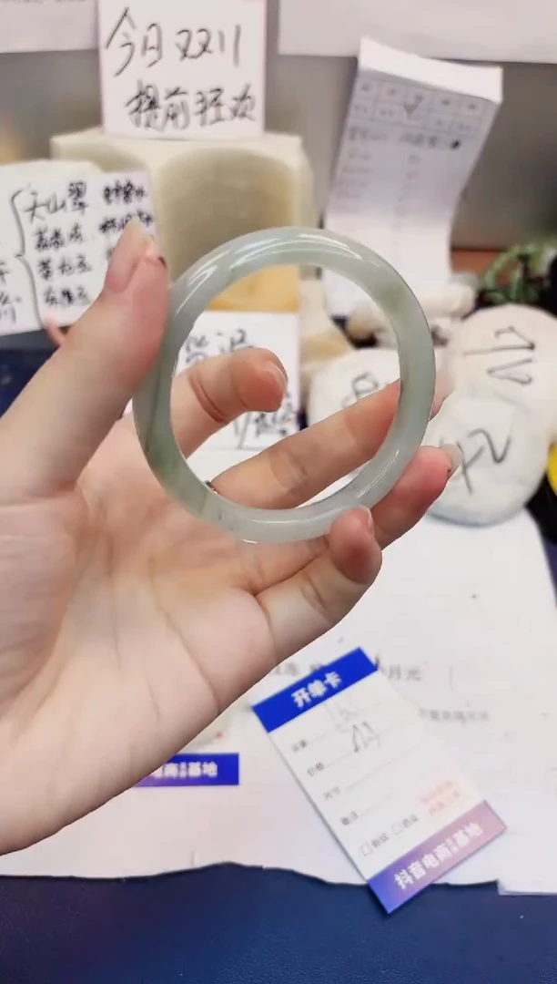 【闪购商品】石英质玉手镯未镶嵌165