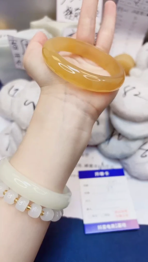 【闪购商品】石英质玉手镯未镶嵌34