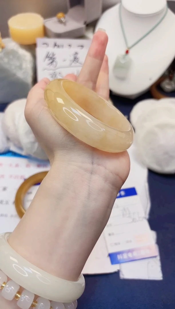 【闪购商品】石英质玉手镯未镶嵌313