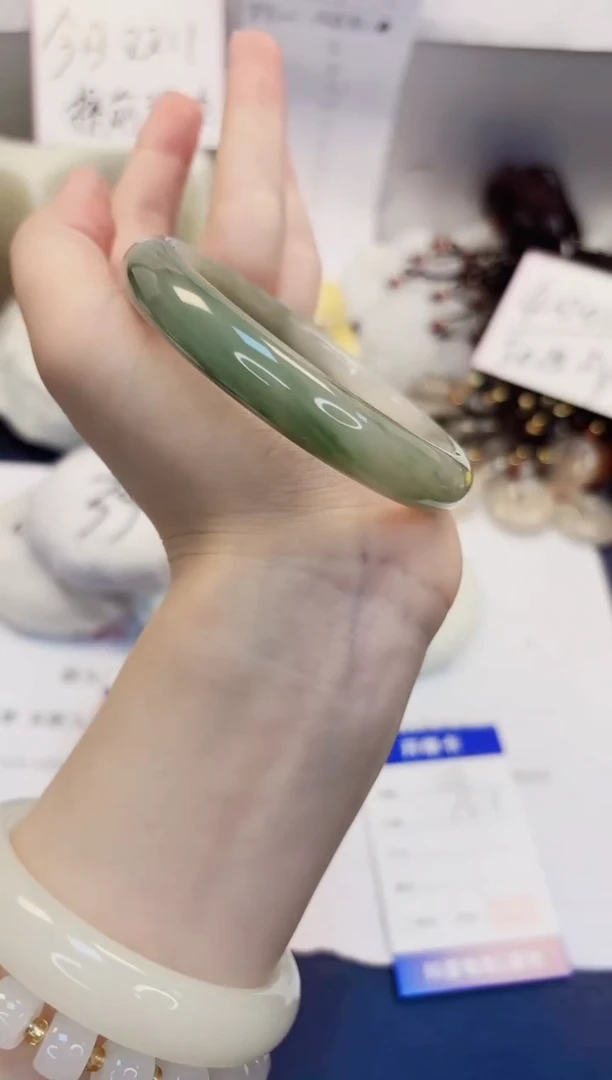 【闪购商品】石英质玉手镯未镶嵌288