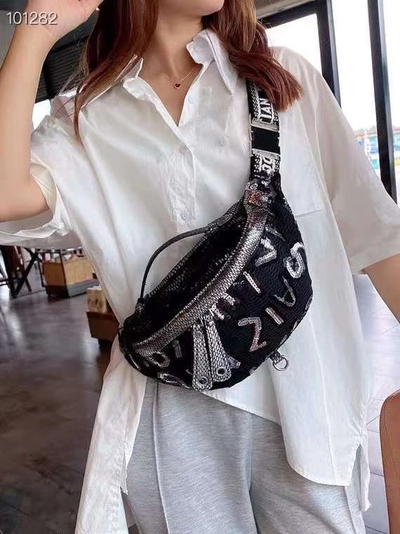 小众设计感包包潮新款时尚百搭腰包斜挎包胸包女夏休闲小包洋气