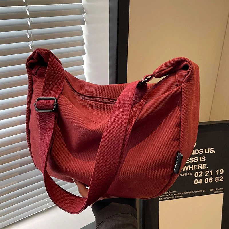 大容量通勤小众设计休闲简约2024百搭新款质感帆布单肩斜挎饺子包