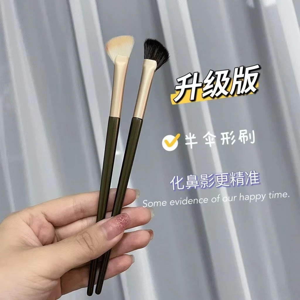 半扇形鼻影刷化妆刷镰刀斜头修容扇形高光卧蚕阴影鼻梁沧州晕染刷