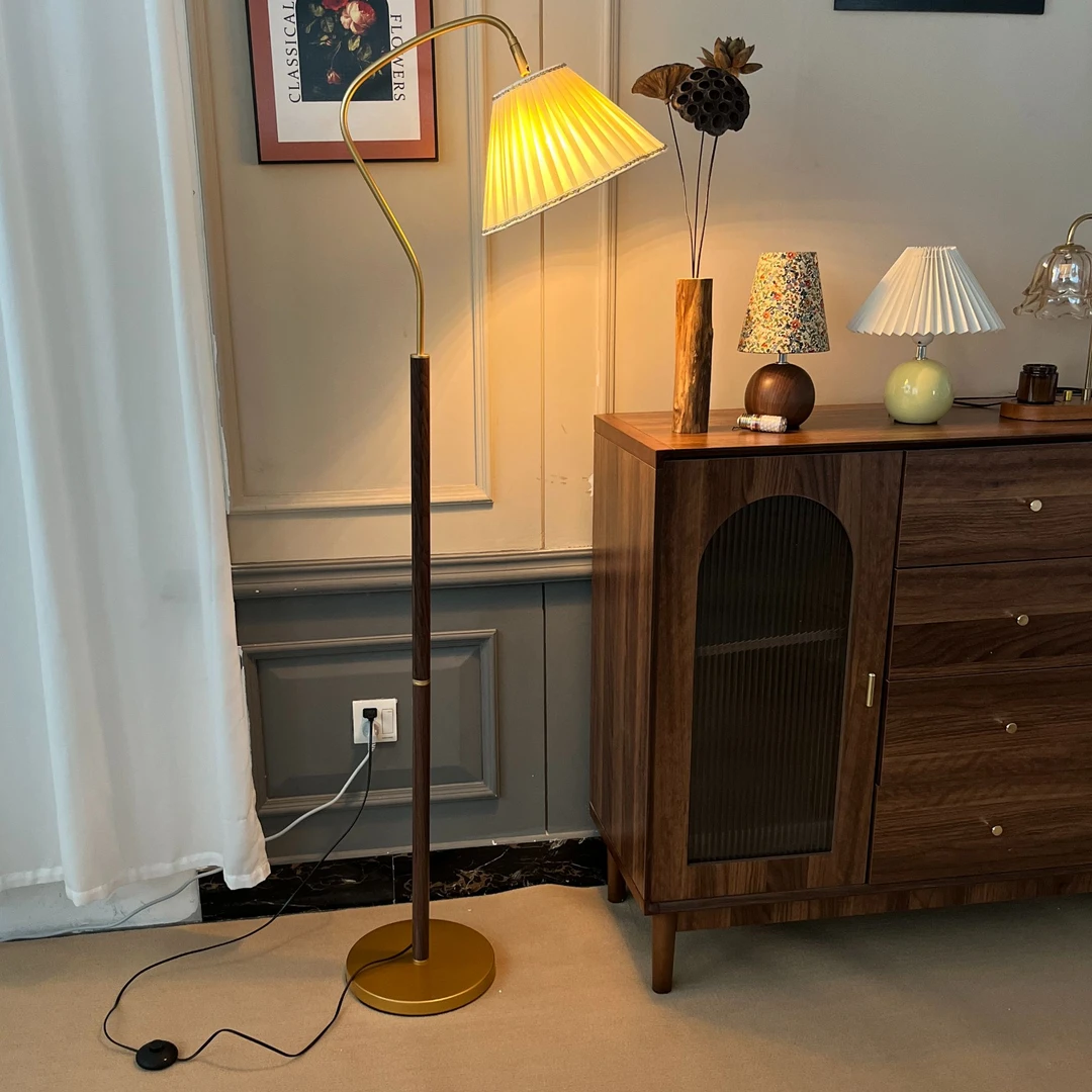 奶油风高颜值客厅落地灯沙发旁边女生卧室床头墙角灯氛围立式台灯