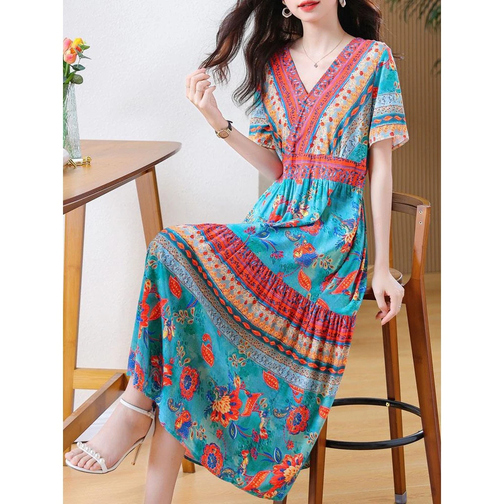 新款夏季年轻款棉绸连衣裙妈妈大摆深v外贸沙滩裙显瘦洋气长裙子