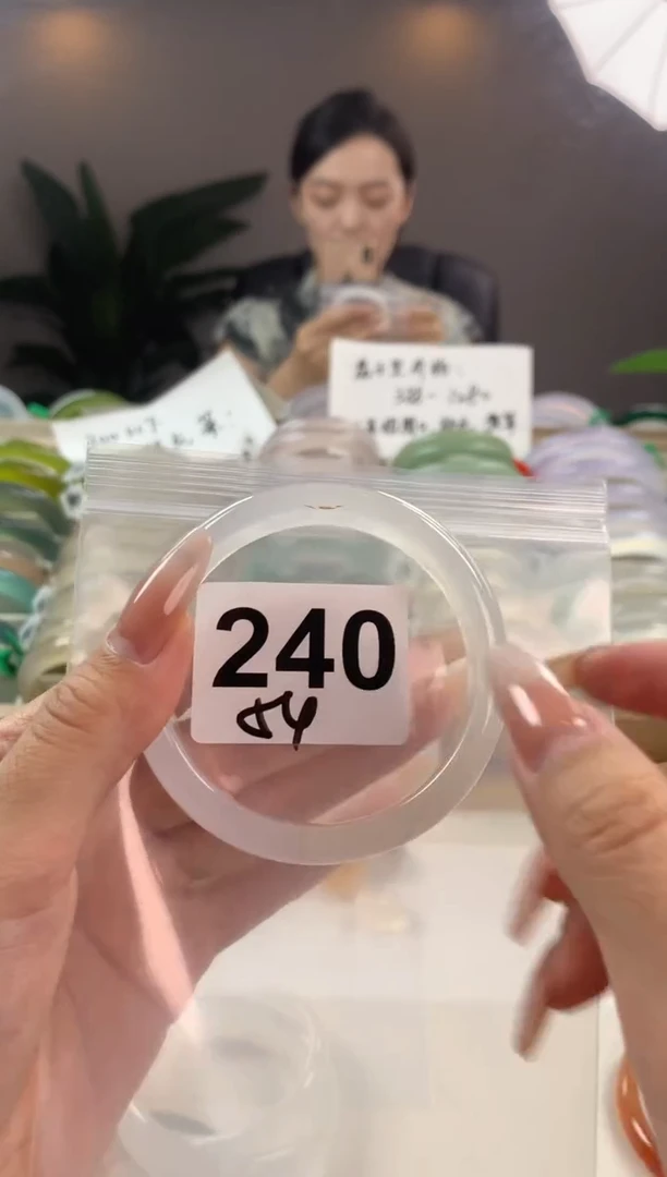 【闪购商品】玛瑙/玉髓手镯未镶嵌240