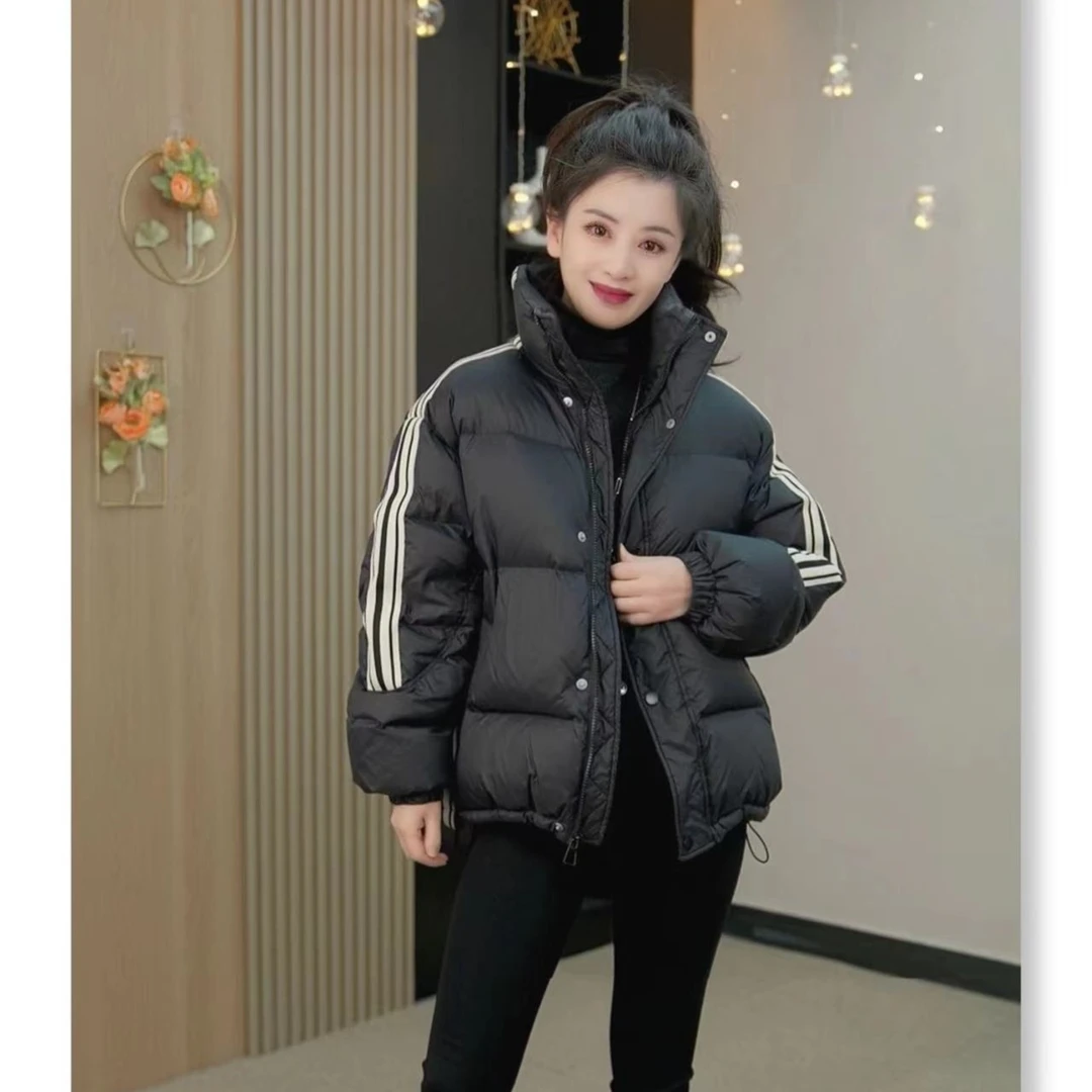 【徐千羽专属】新款时尚百搭休闲运动三条杠立领加厚羽绒服女-5588