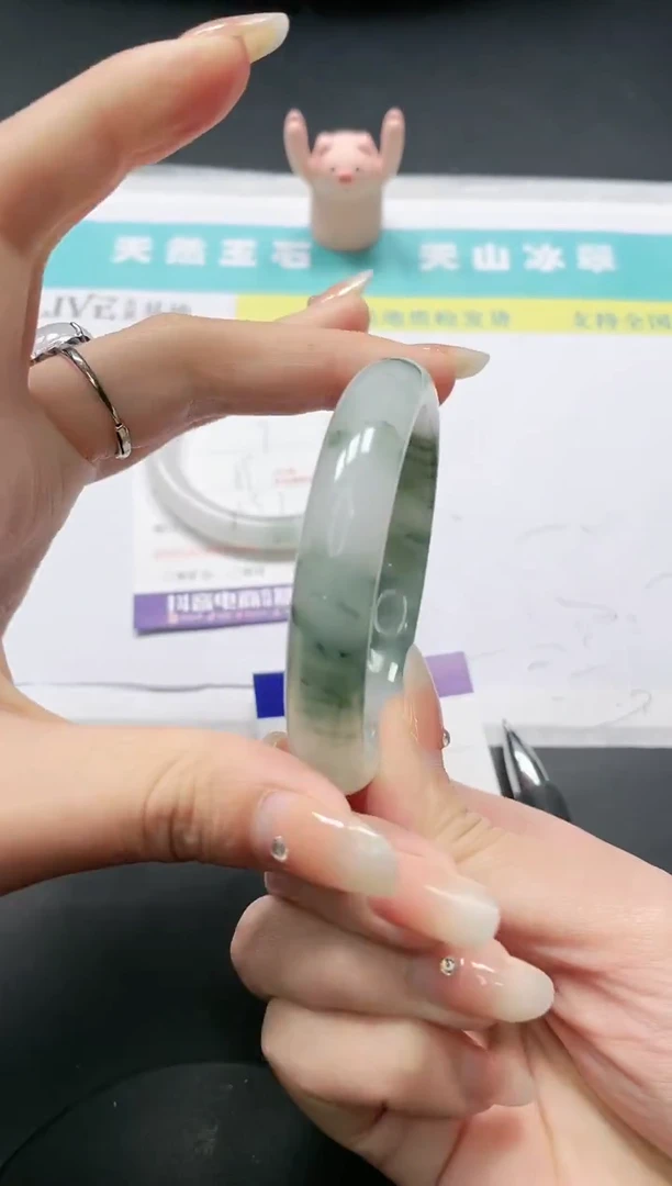 【闪购商品】石英质玉手镯未镶嵌8/56.7