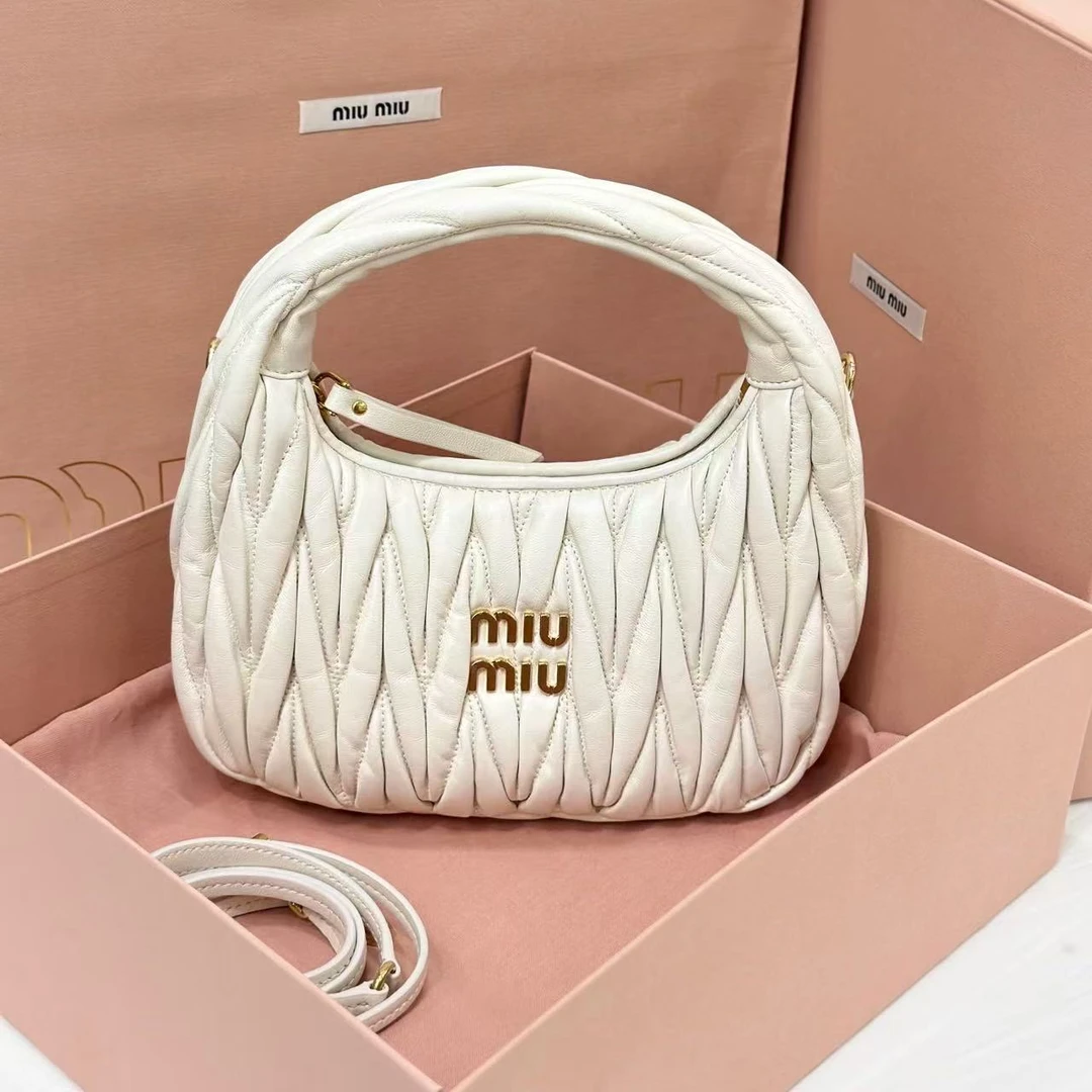 99新 MIU MIU/缪缪 褶皱系列白色wander 包/香菜奢品/