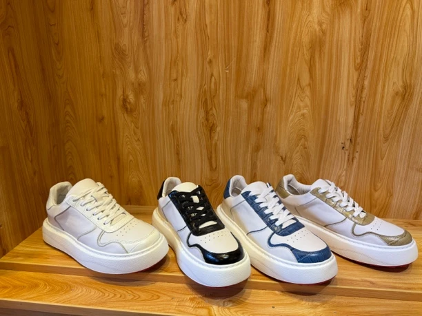 男士休闲板鞋潮流运动鞋头层牛皮厚底时尚百搭鳄鱼纹