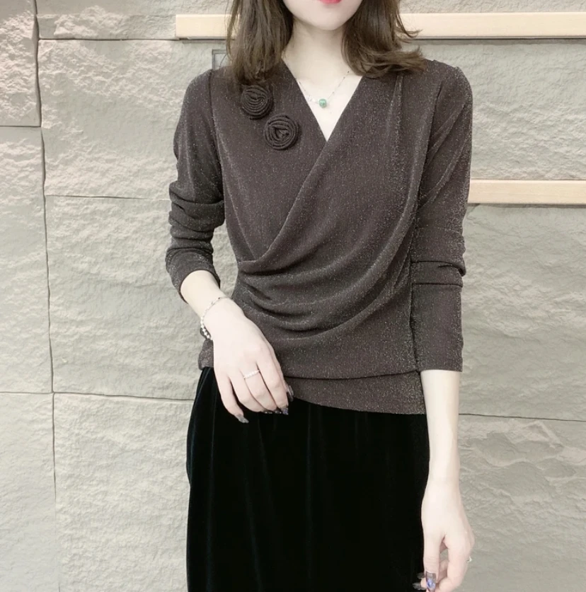 2024秋季新款时尚V领褶皱洋气百搭纯色显瘦气质减龄女士打底衫