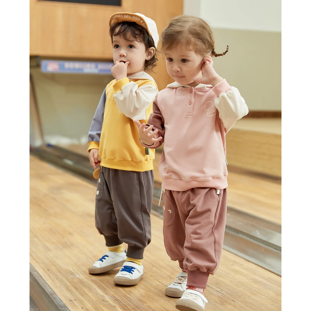 Amila中性儿童春季宝宝卡通休闲洋气运动套装5QKT205套头卫衣