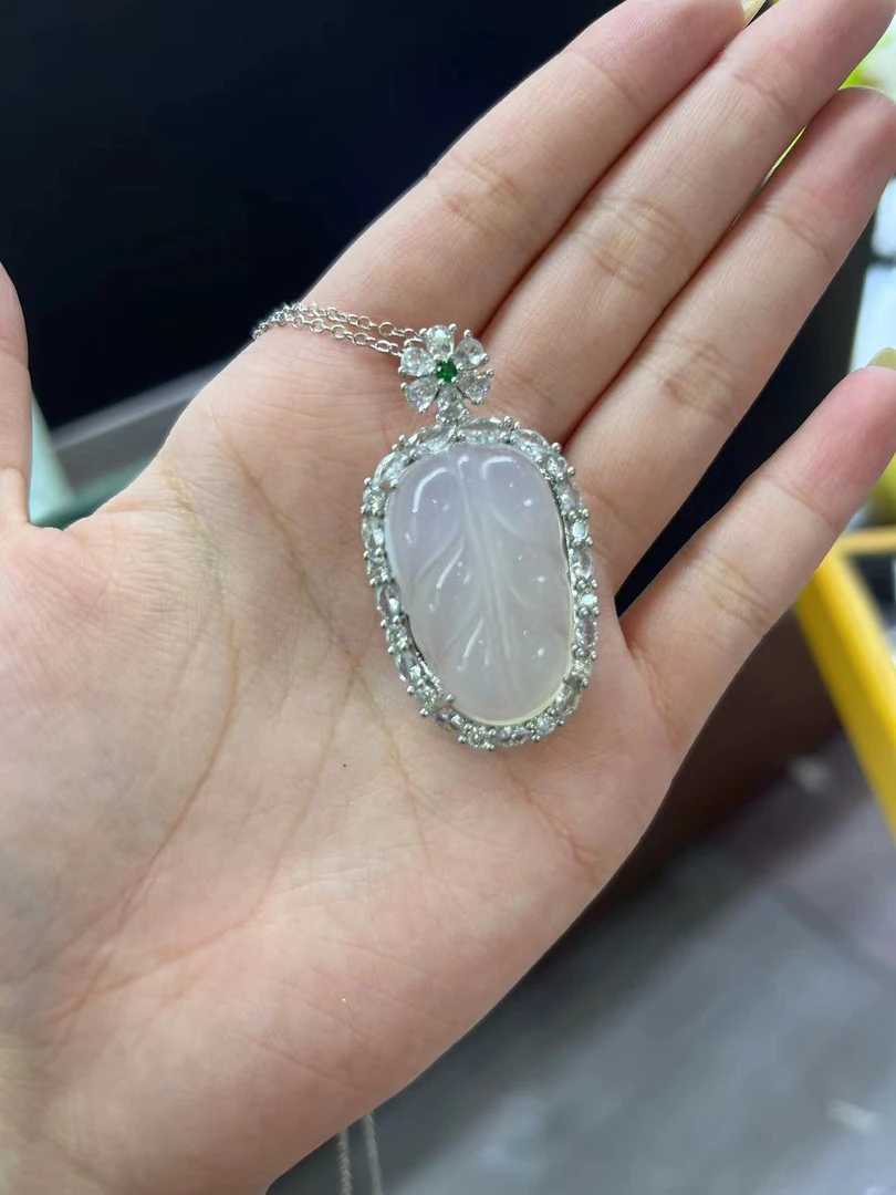 天然宝石玛瑙玉髓叶子吊坠