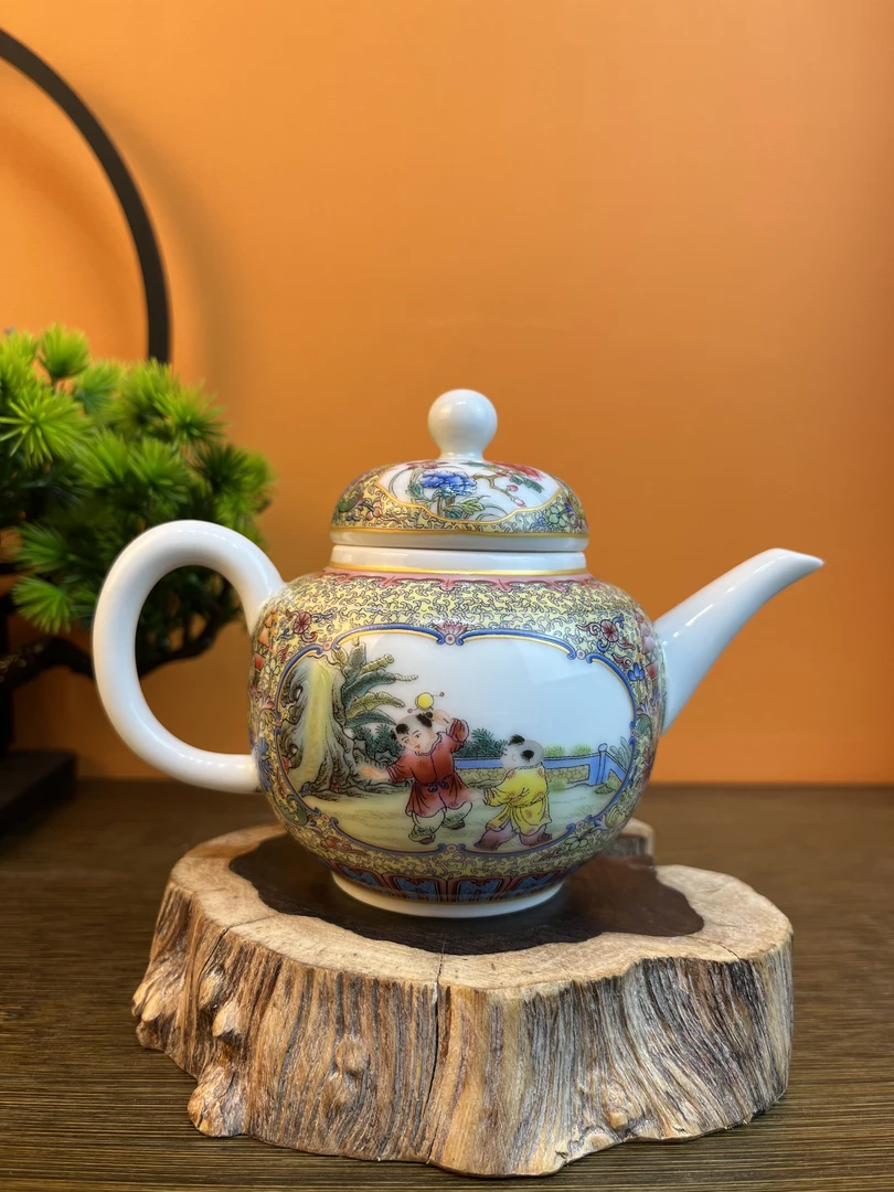 景德镇釉上珐琅彩开窗童子茶壶