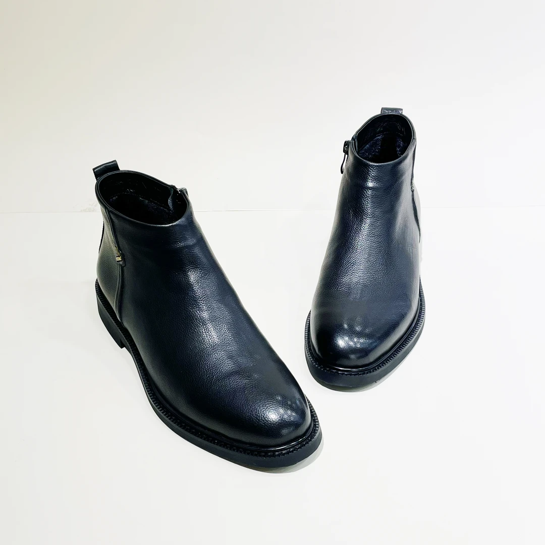 广州男鞋秋冬新款英伦风时尚百搭男士短靴复古简约真皮加绒切尔西