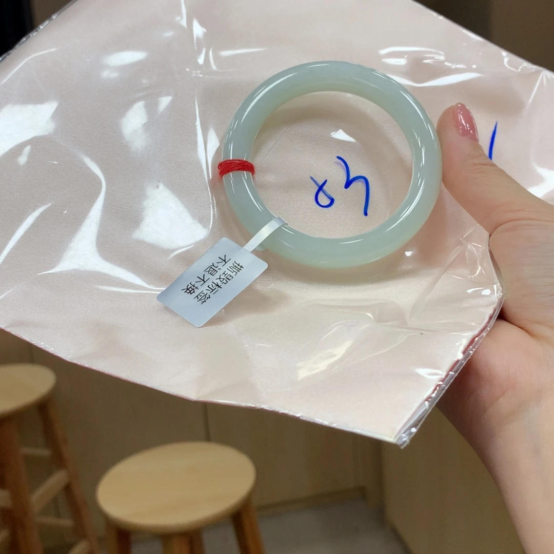 翡翠手镯未镶嵌不退不换